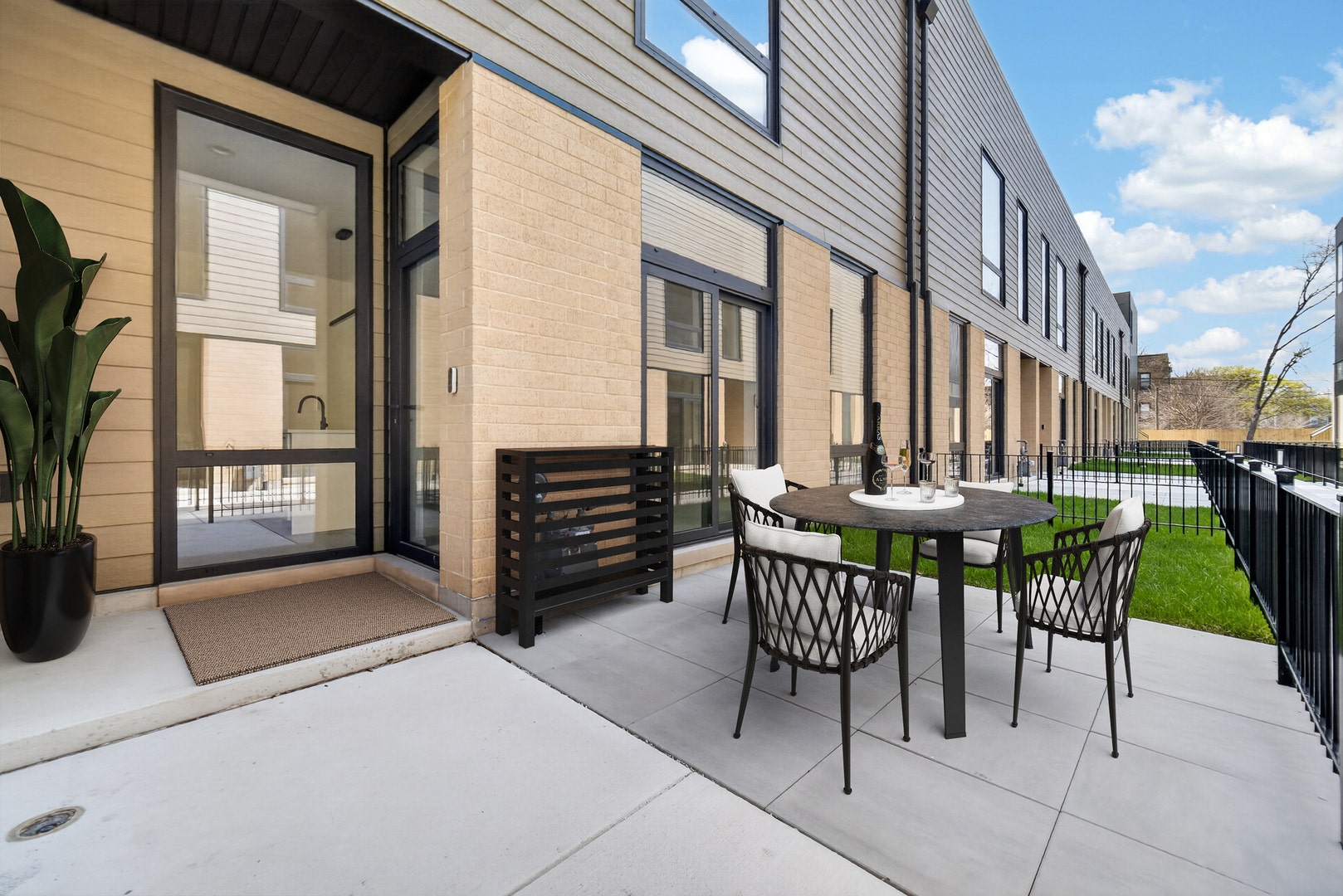 6216 S Woodlawn Avenue, #B, Chicago, IL 60637 6216 S Woodlawn Avenue, #B, Chicago, IL 60637