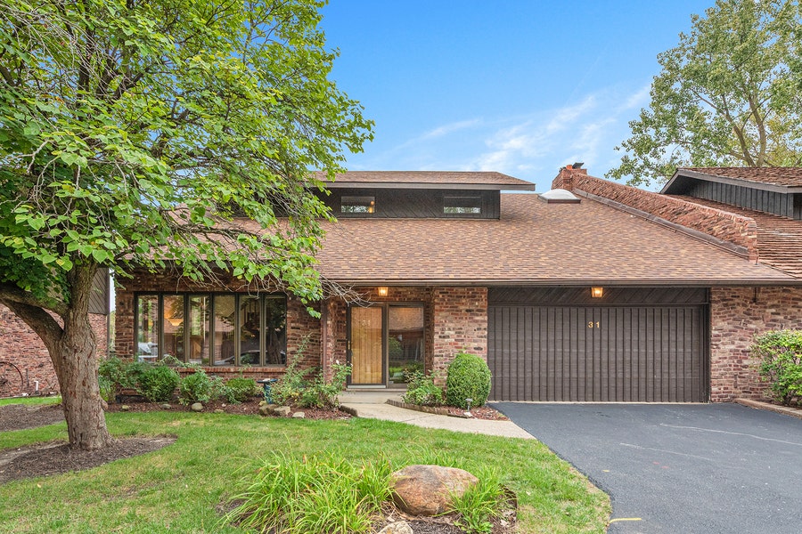 Property photo for 31 Lucas Drive, Palos Hills, IL