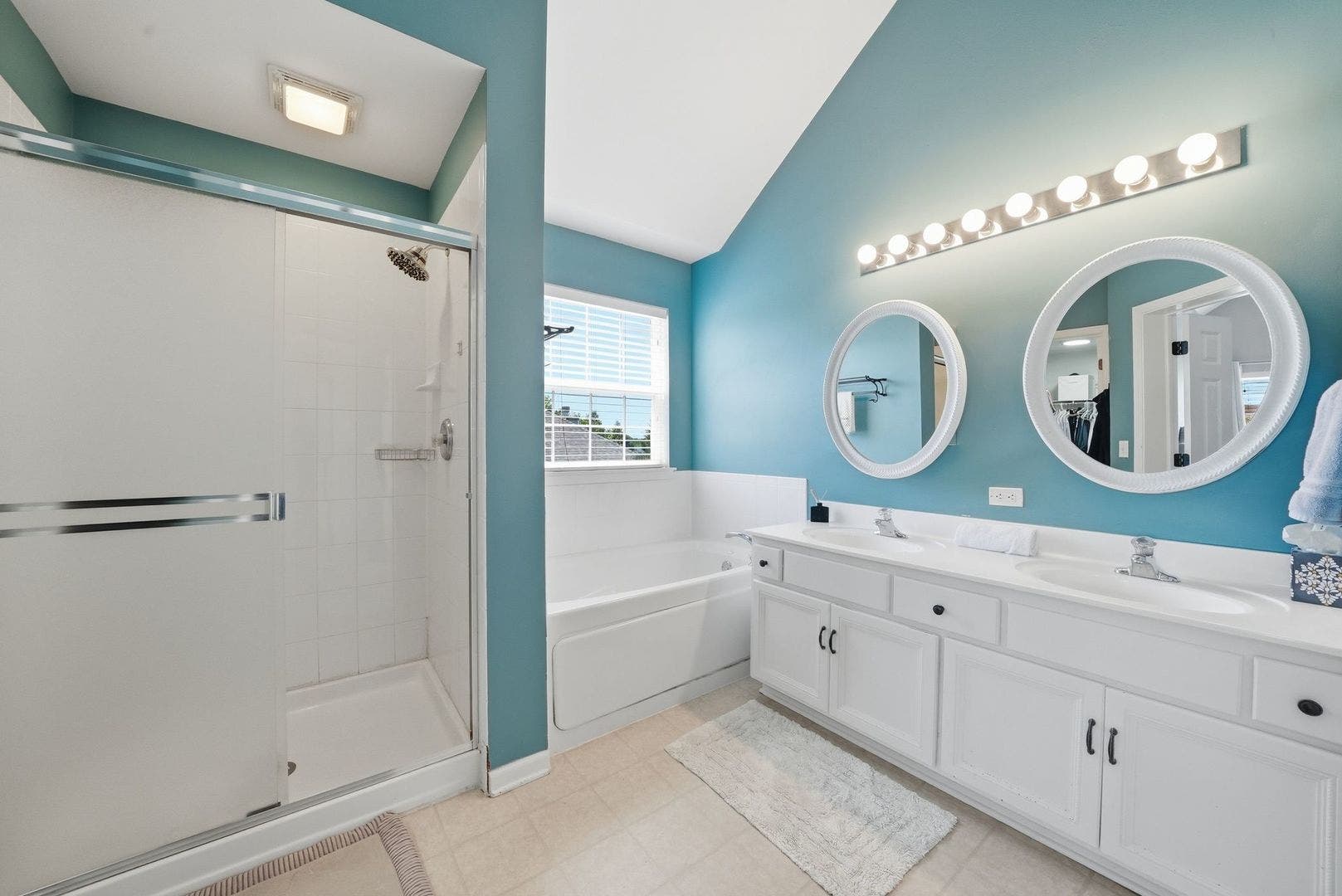 2213 Roaring Creek Drive, Aurora, IL 60503 2213 Roaring Creek Drive, Aurora, IL 60503