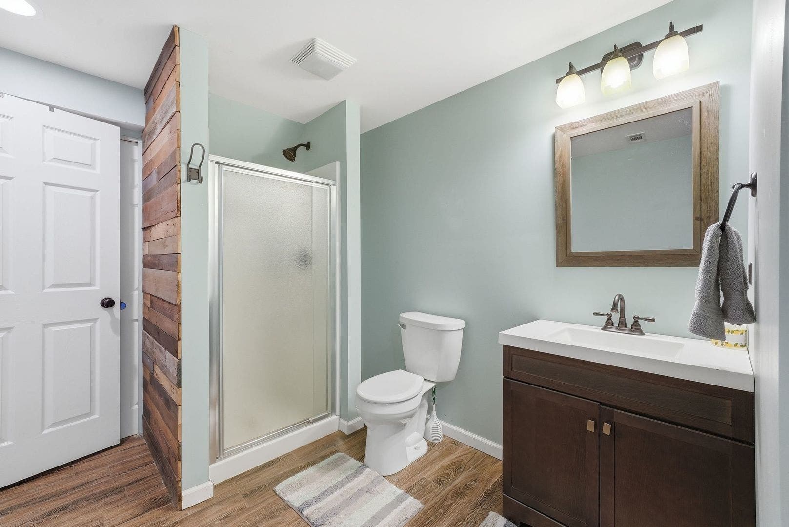 2213 Roaring Creek Drive, Aurora, IL 60503 2213 Roaring Creek Drive, Aurora, IL 60503