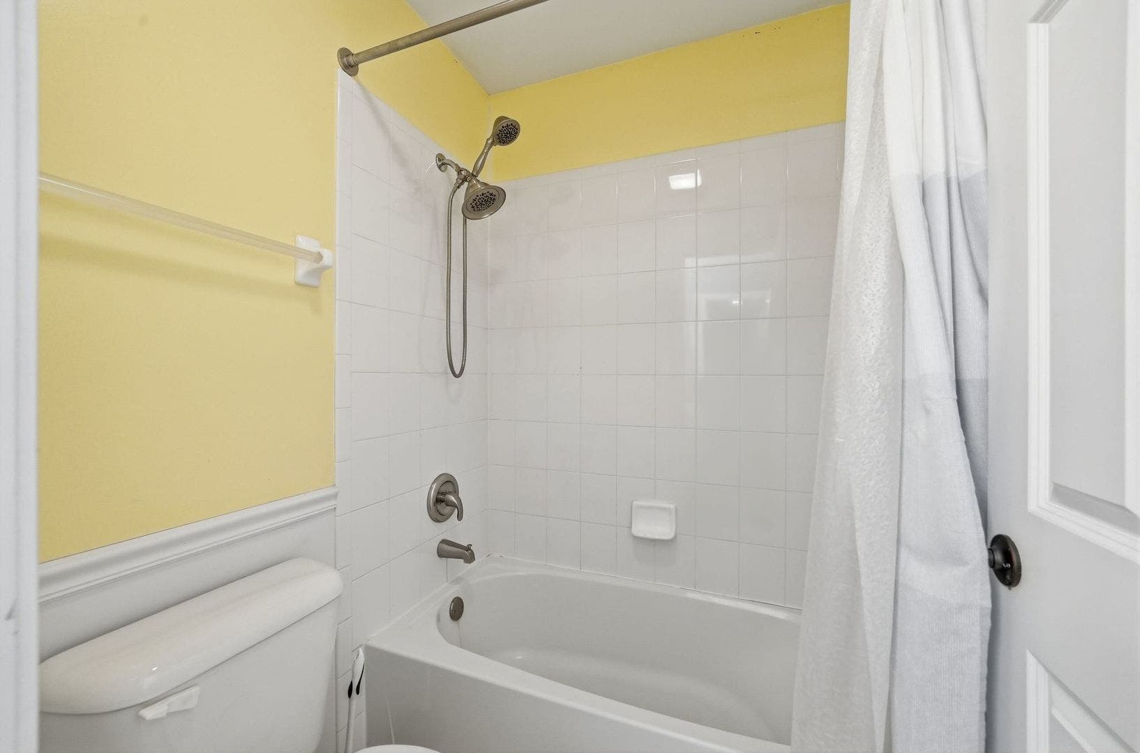 2213 Roaring Creek Drive, Aurora, IL 60503 2213 Roaring Creek Drive, Aurora, IL 60503