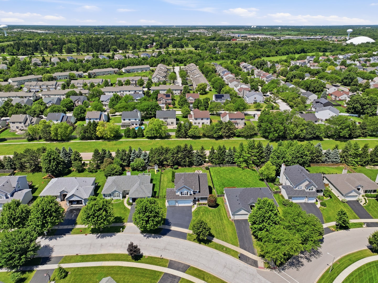 2213 Roaring Creek Drive, Aurora, IL 60503 2213 Roaring Creek Drive, Aurora, IL 60503