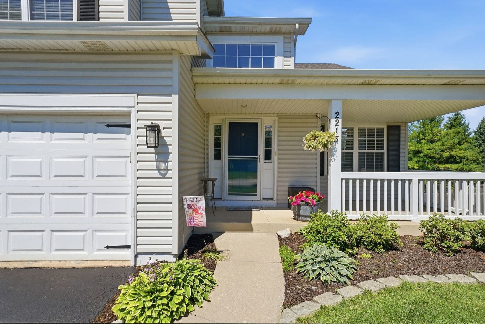 2213 Roaring Creek Drive, Aurora, IL 60503 2213 Roaring Creek Drive, Aurora, IL 60503