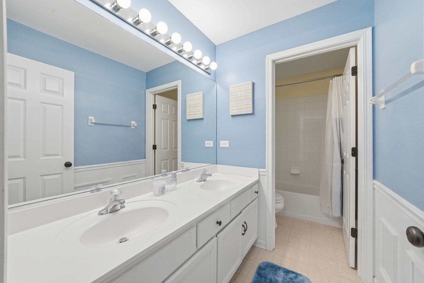 2213 Roaring Creek Drive, Aurora, IL 60503 2213 Roaring Creek Drive, Aurora, IL 60503