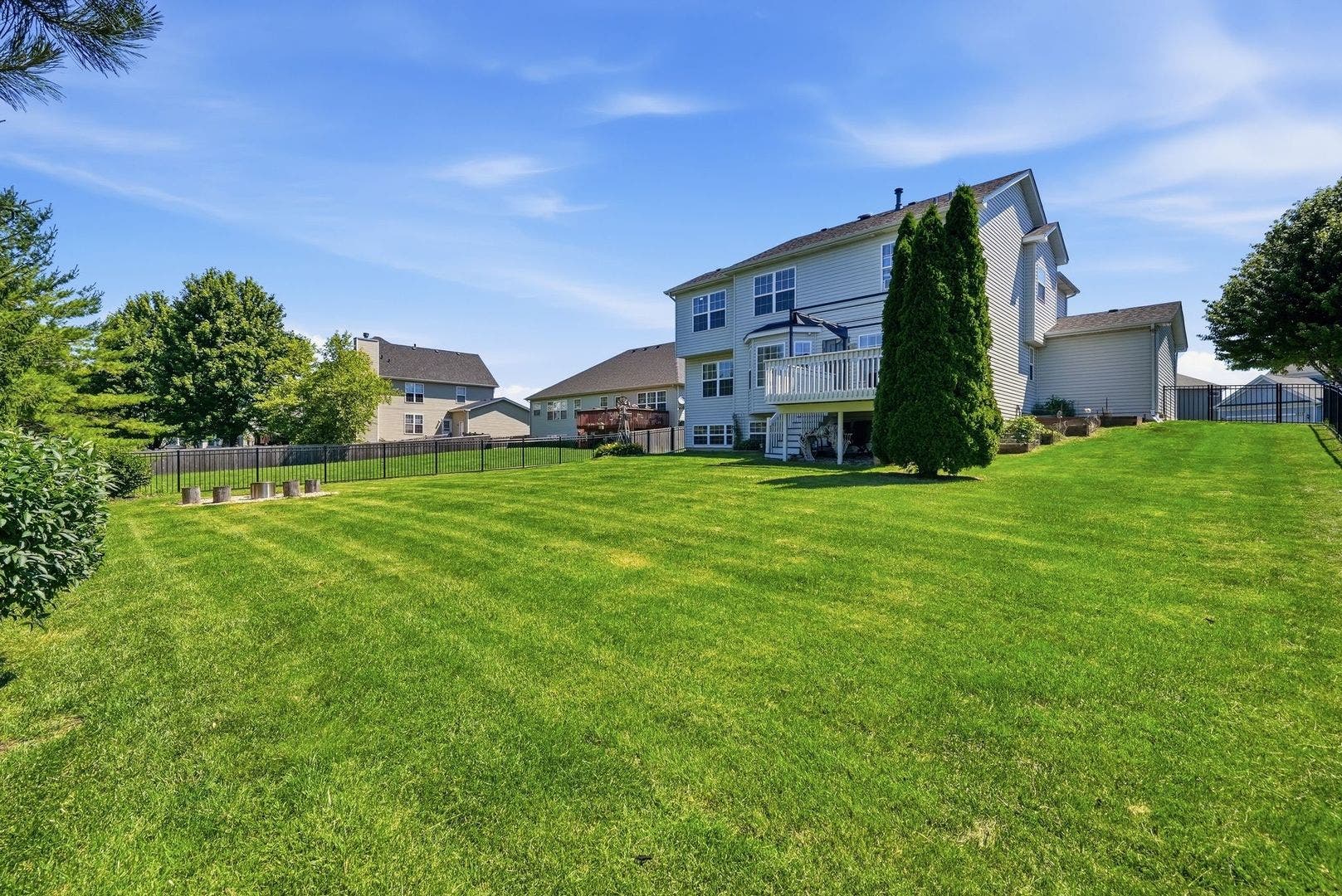 2213 Roaring Creek Drive, Aurora, IL 60503 2213 Roaring Creek Drive, Aurora, IL 60503