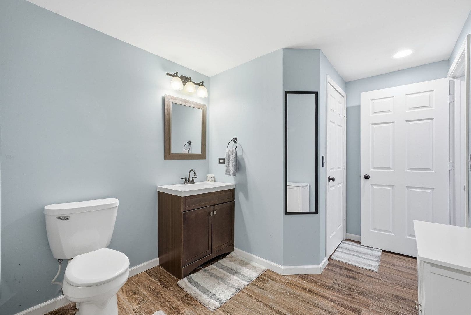 2213 Roaring Creek Drive, Aurora, IL 60503 2213 Roaring Creek Drive, Aurora, IL 60503