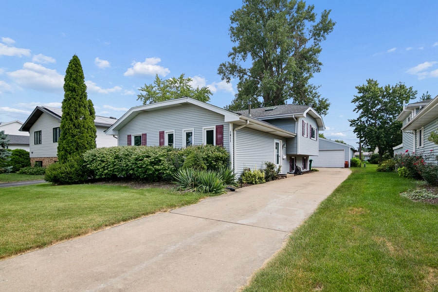 Property photo for 1011 Florence Street, Lemont, IL
