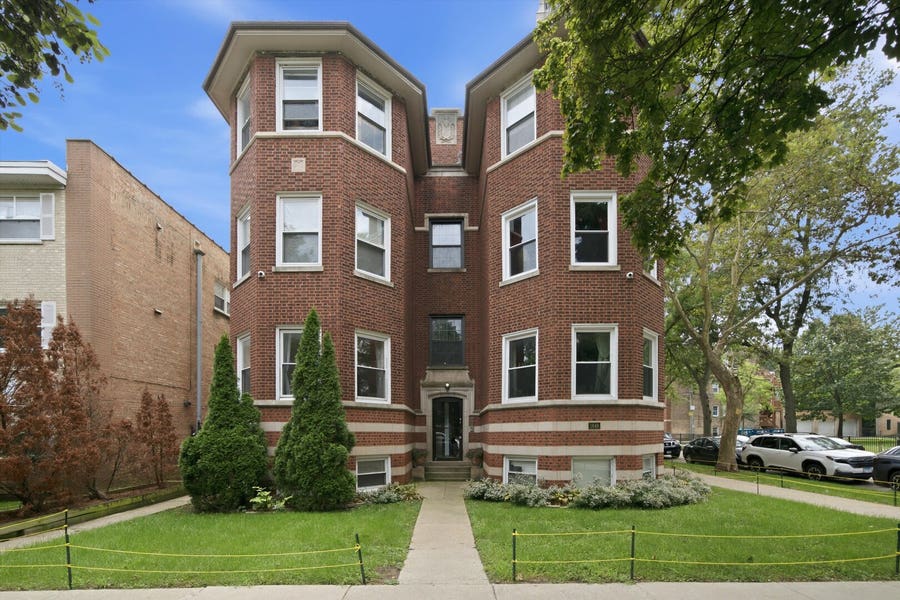 Property photo for 1647 W Sherwin Avenue, #1, Chicago, IL