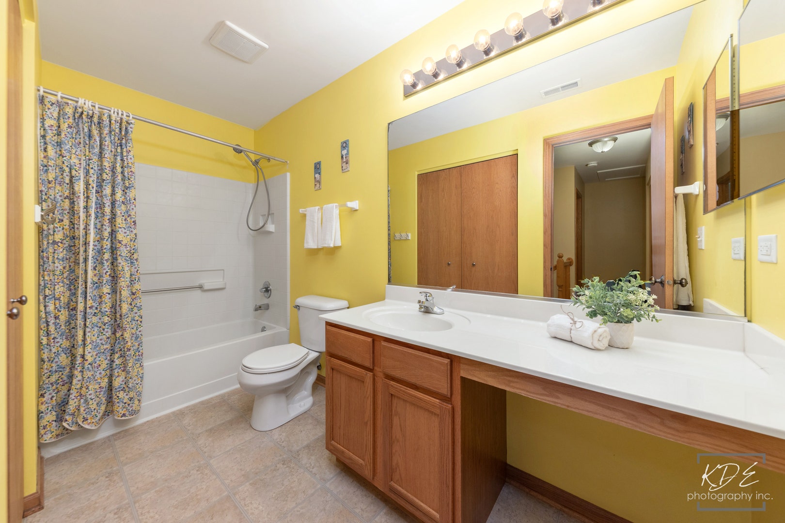 3021 Roxbury Court, Joliet, IL 60435 2nd Floor Full Bath