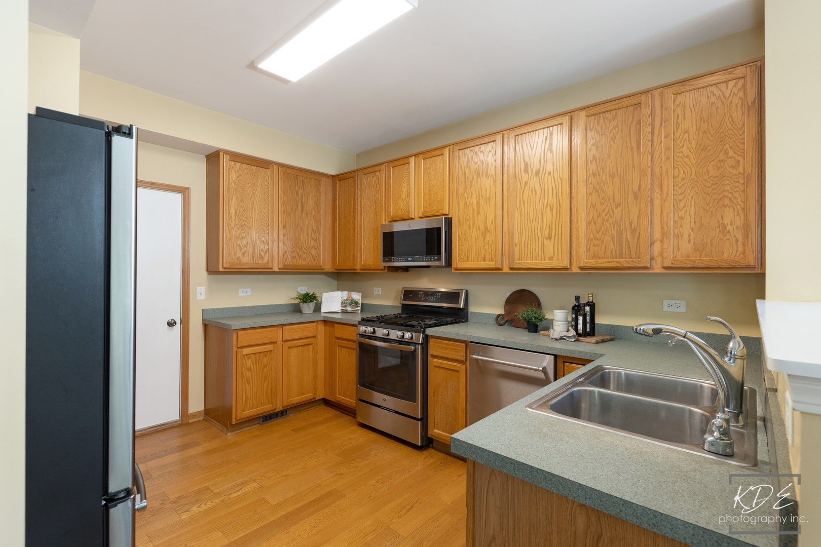 3021 Roxbury Court, Joliet, IL 60435 All stainless steel appliances