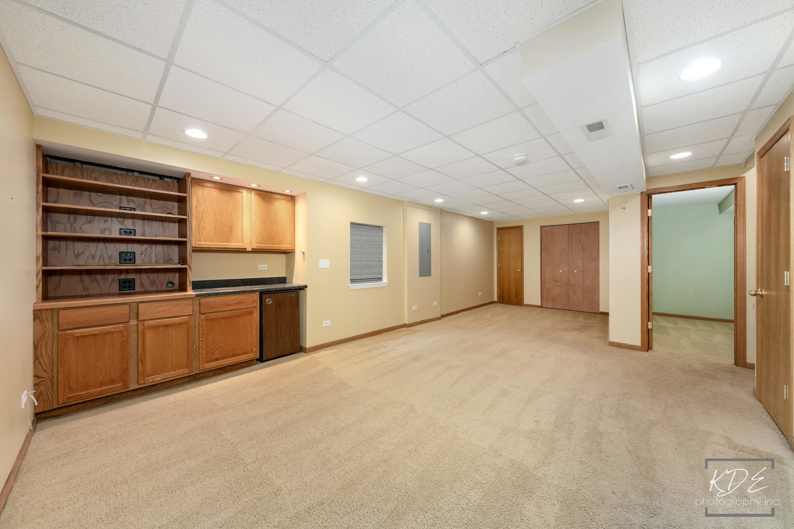 3021 Roxbury Court, Joliet, IL 60435 Dry bar with mini-fridge , lighting and storage