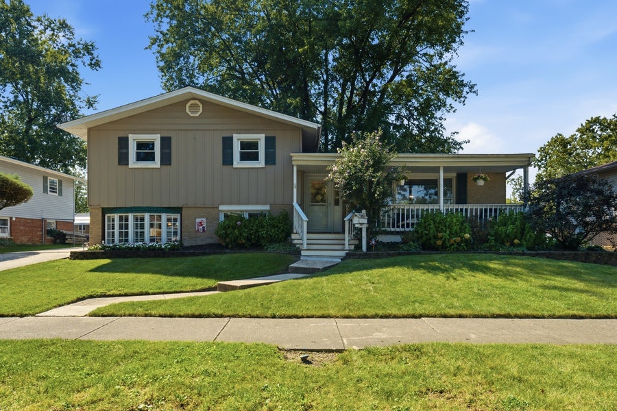 Property photo for 15124 Hillside Avenue, Oak Forest, IL