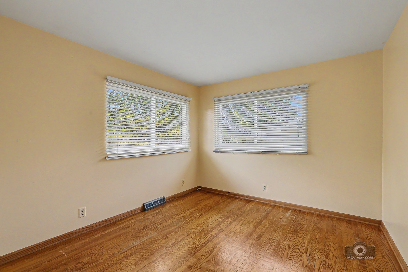 2204 Douglas Street, Joliet, IL 60435 2204 Douglas Street, Joliet, IL 60435