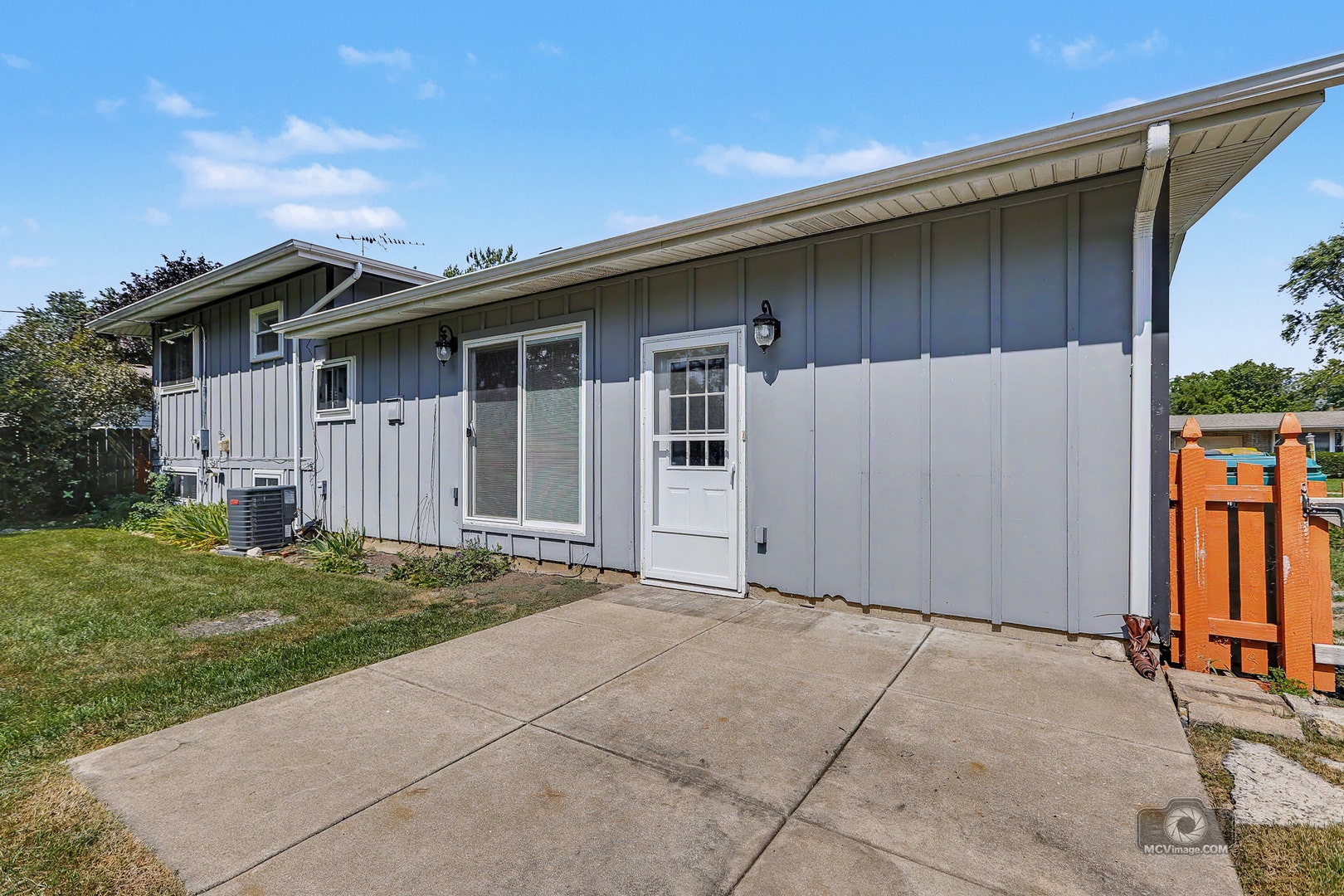 2204 Douglas Street, Joliet, IL 60435 2204 Douglas Street, Joliet, IL 60435