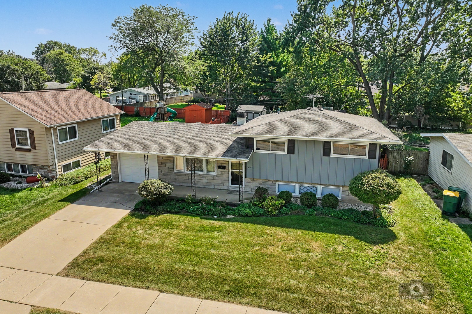 2204 Douglas Street, Joliet, IL 60435 2204 Douglas Street, Joliet, IL 60435