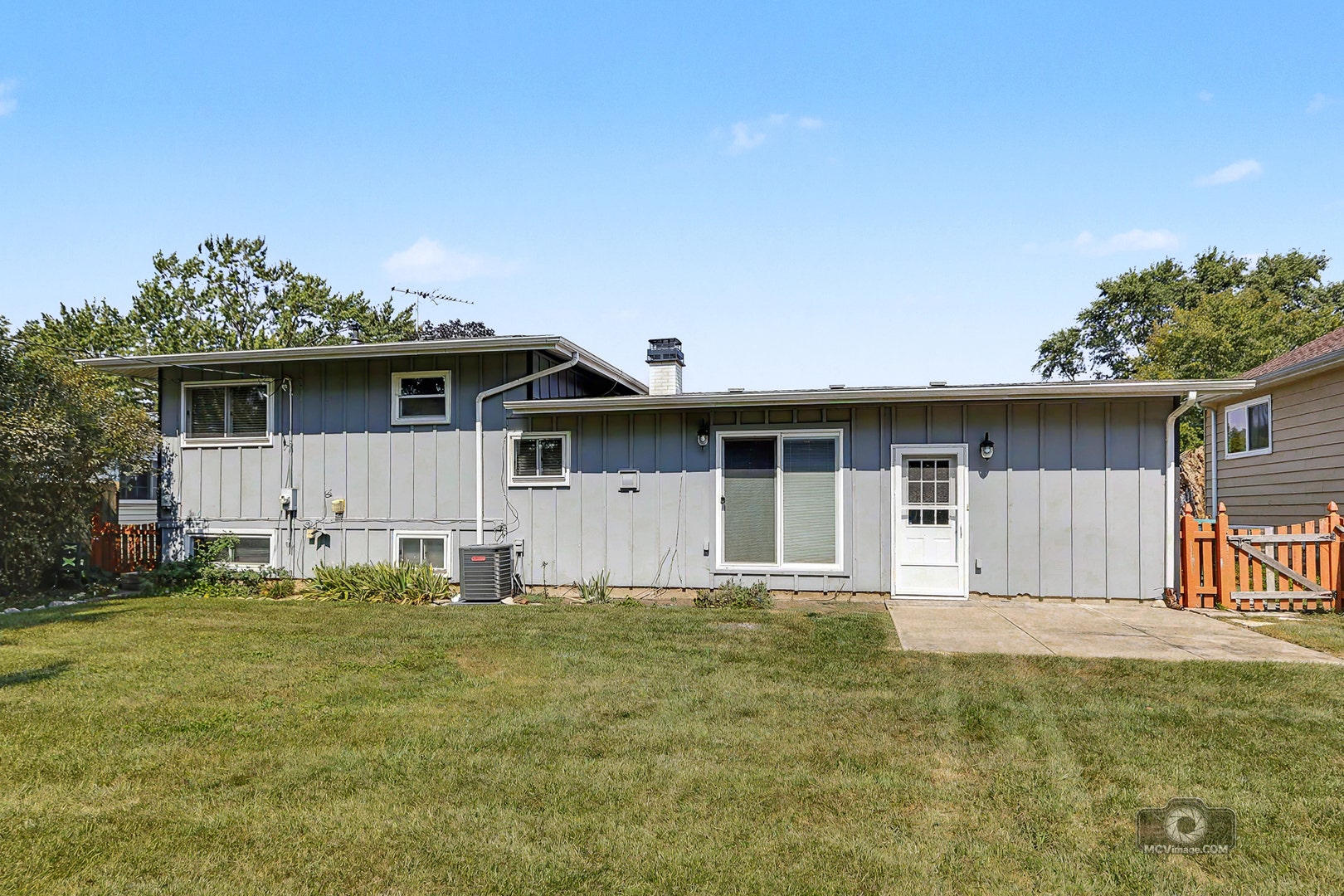 2204 Douglas Street, Joliet, IL 60435 2204 Douglas Street, Joliet, IL 60435