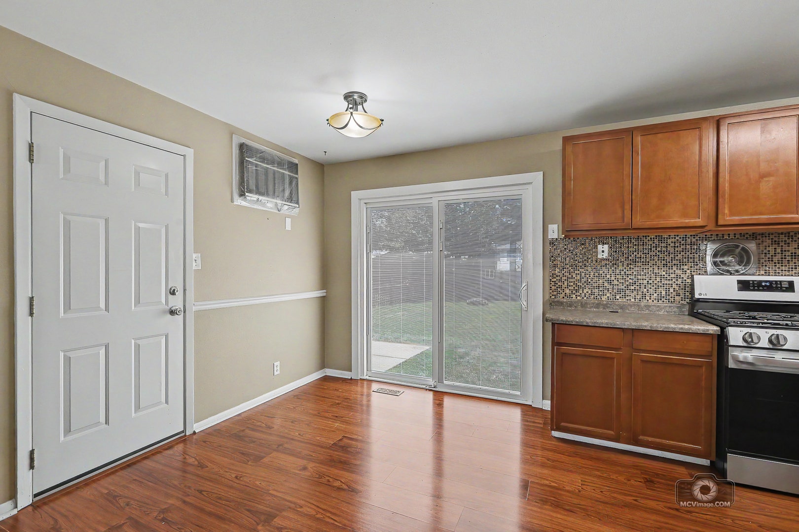 2204 Douglas Street, Joliet, IL 60435 2204 Douglas Street, Joliet, IL 60435