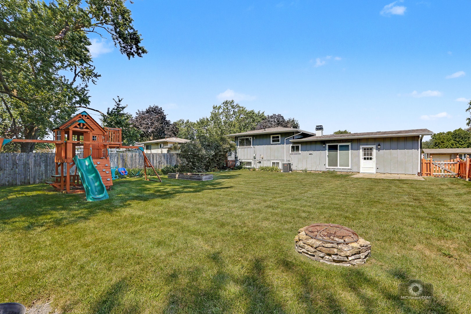 2204 Douglas Street, Joliet, IL 60435 2204 Douglas Street, Joliet, IL 60435