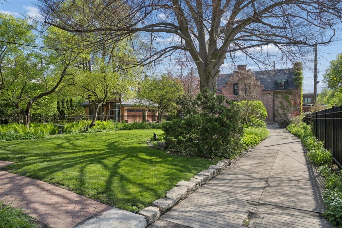 4923 S Greenwood Avenue, Chicago, IL 60615 At the back of the deep lot is the coach house, An