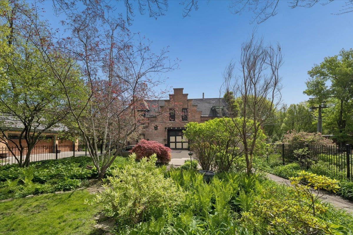 4923 S Greenwood Avenue, Chicago, IL 60615 4923 S Greenwood Avenue, Chicago, IL 60615