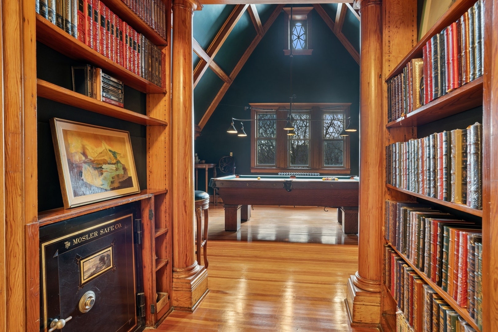 4923 S Greenwood Avenue, Chicago, IL 60615 At the top of the house is a dramatic space, the b