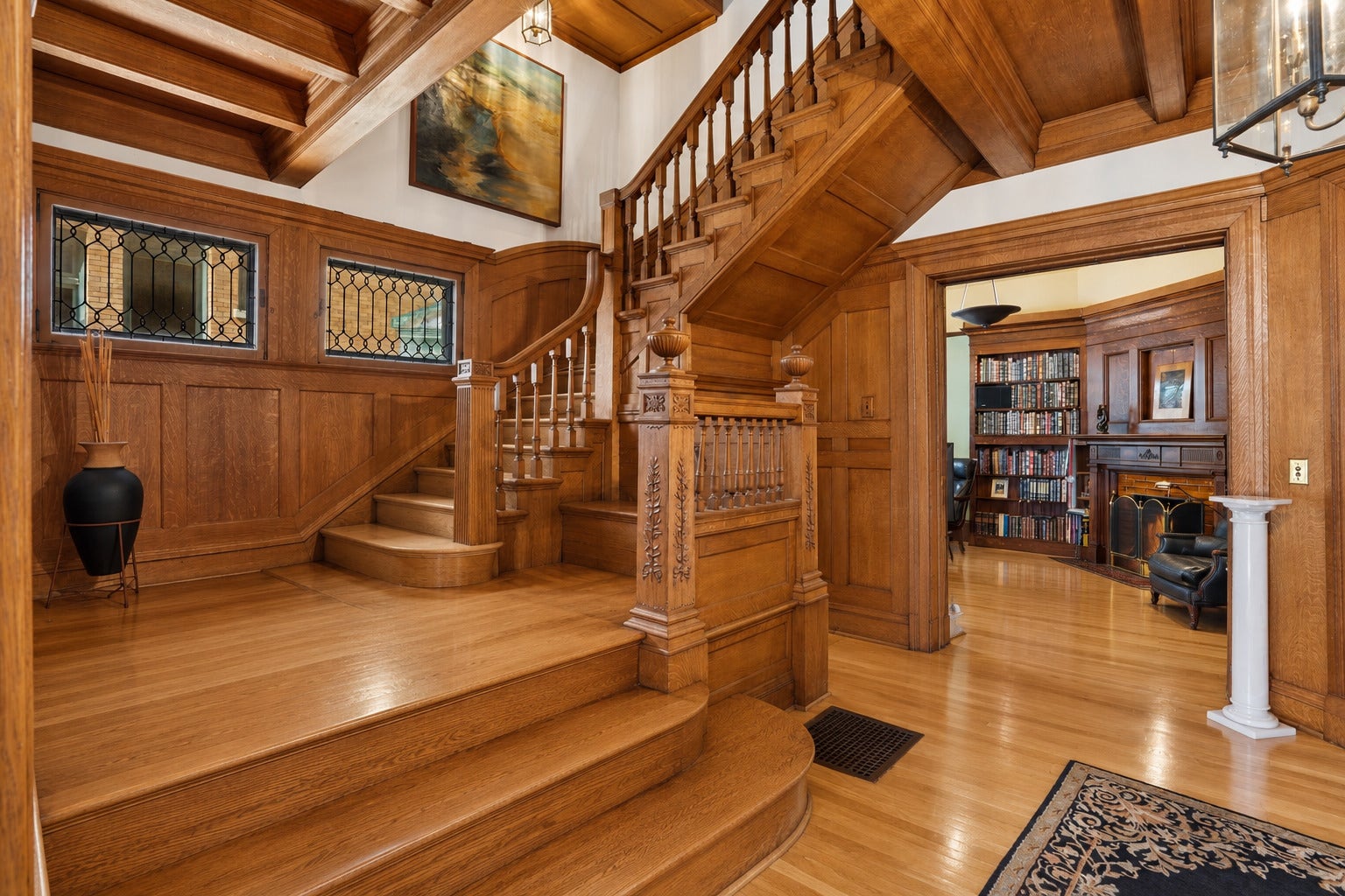 4923 S Greenwood Avenue, Chicago, IL 60615 The elegant foyer is the connecting link to the wo