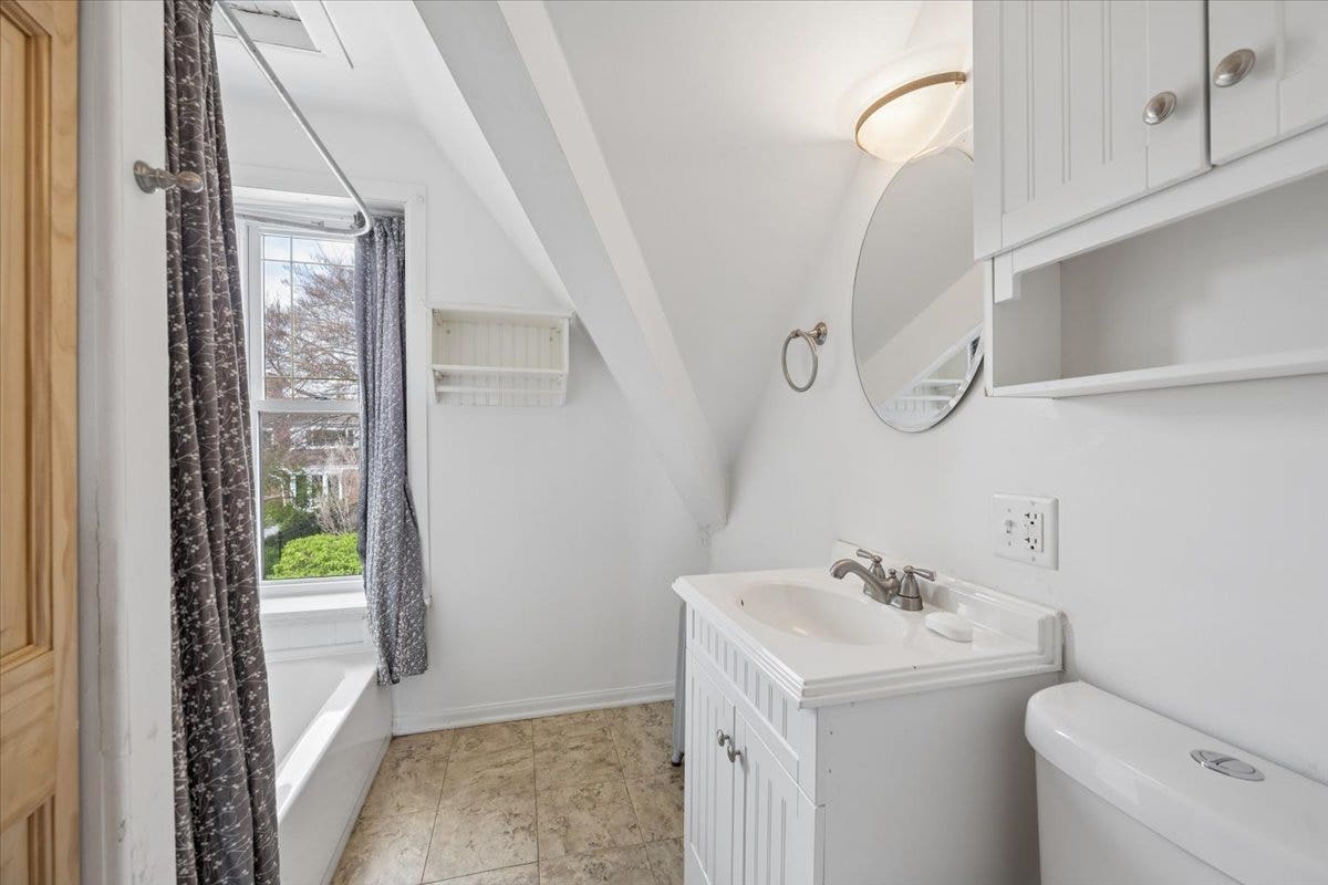 4923 S Greenwood Avenue, Chicago, IL 60615 4923 S Greenwood Avenue, Chicago, IL 60615