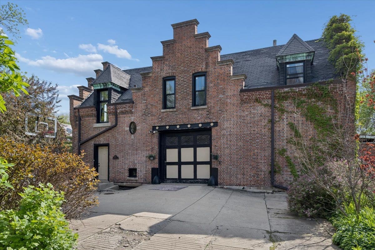 4923 S Greenwood Avenue, Chicago, IL 60615 4923 S Greenwood Avenue, Chicago, IL 60615