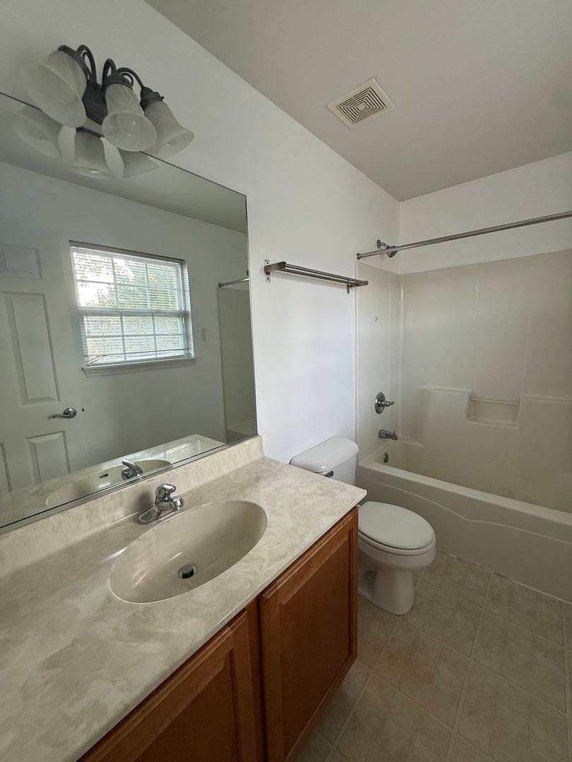 2320 Hudson Circle, Aurora, IL 60502 2320 Hudson Circle, Aurora, IL 60502