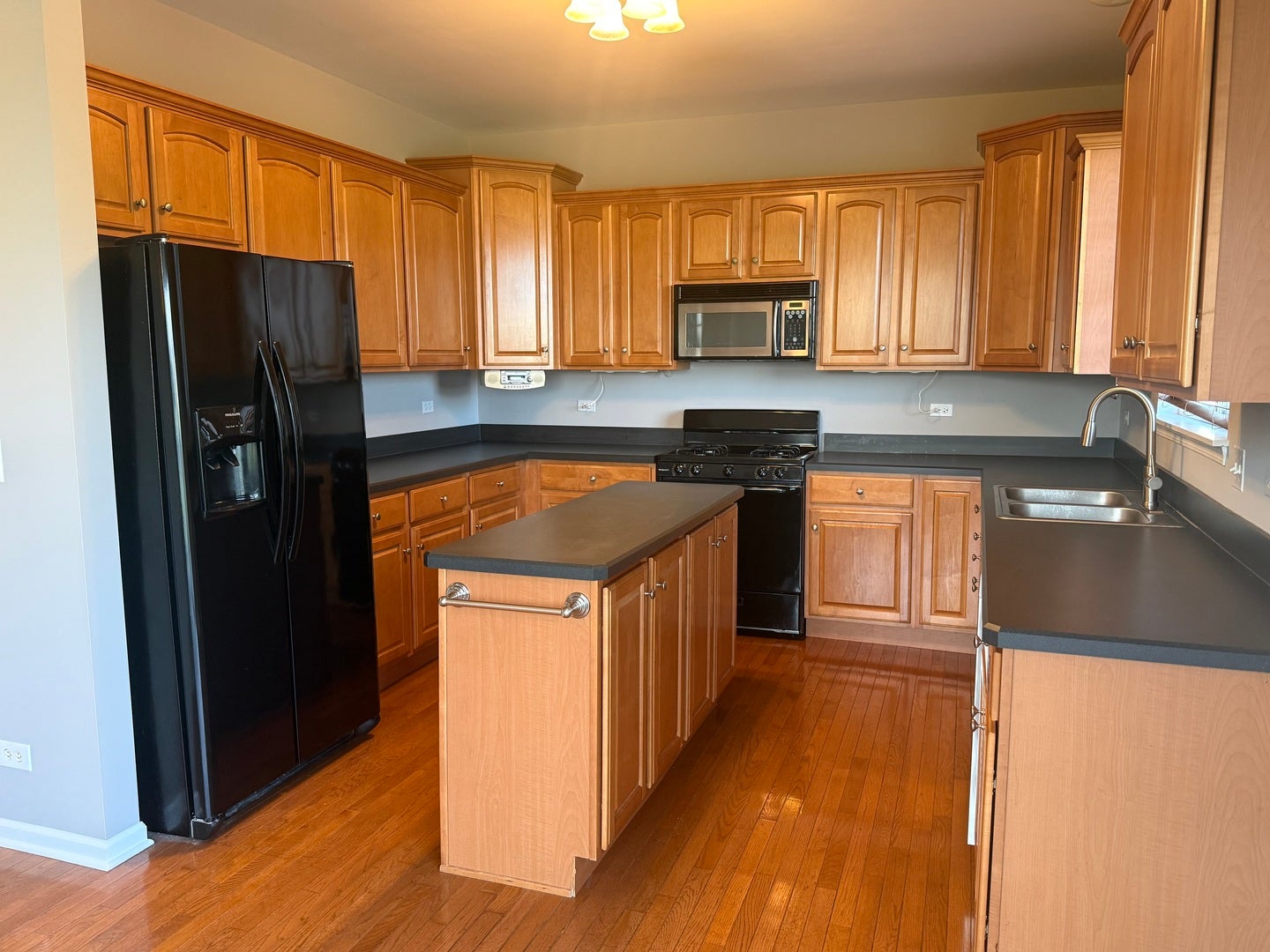 2320 Hudson Circle, Aurora, IL 60502 2320 Hudson Circle, Aurora, IL 60502