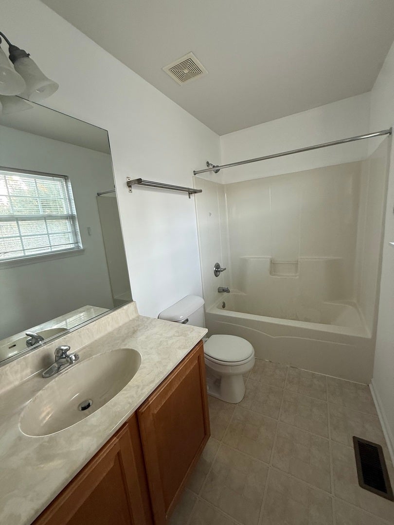 2320 Hudson Circle, Aurora, IL 60502 2320 Hudson Circle, Aurora, IL 60502