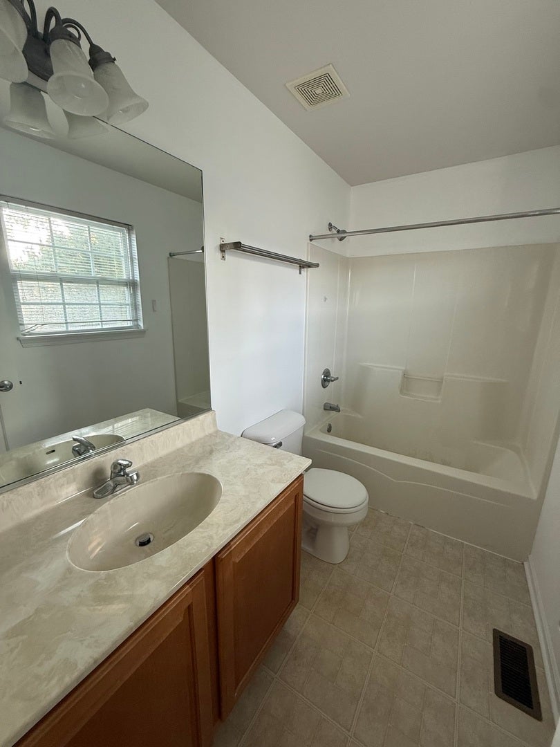 2320 Hudson Circle, Aurora, IL 60502 2320 Hudson Circle, Aurora, IL 60502