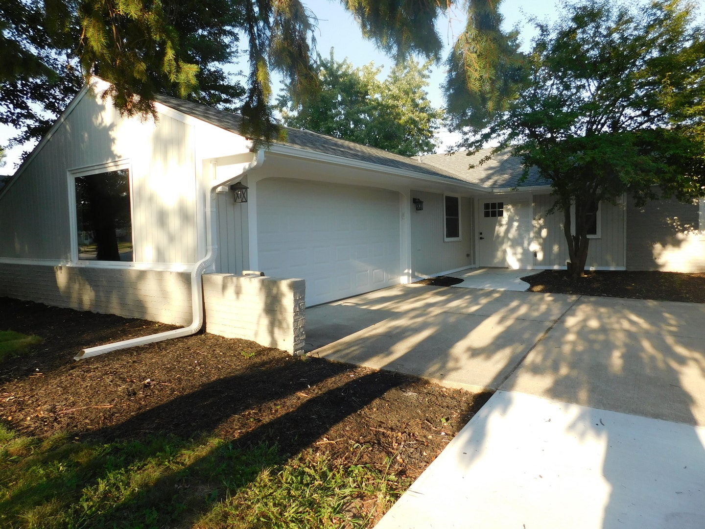 212 N Pinecrest Road, Bolingbrook, IL 60440 212 N Pinecrest Road, Bolingbrook, IL 60440