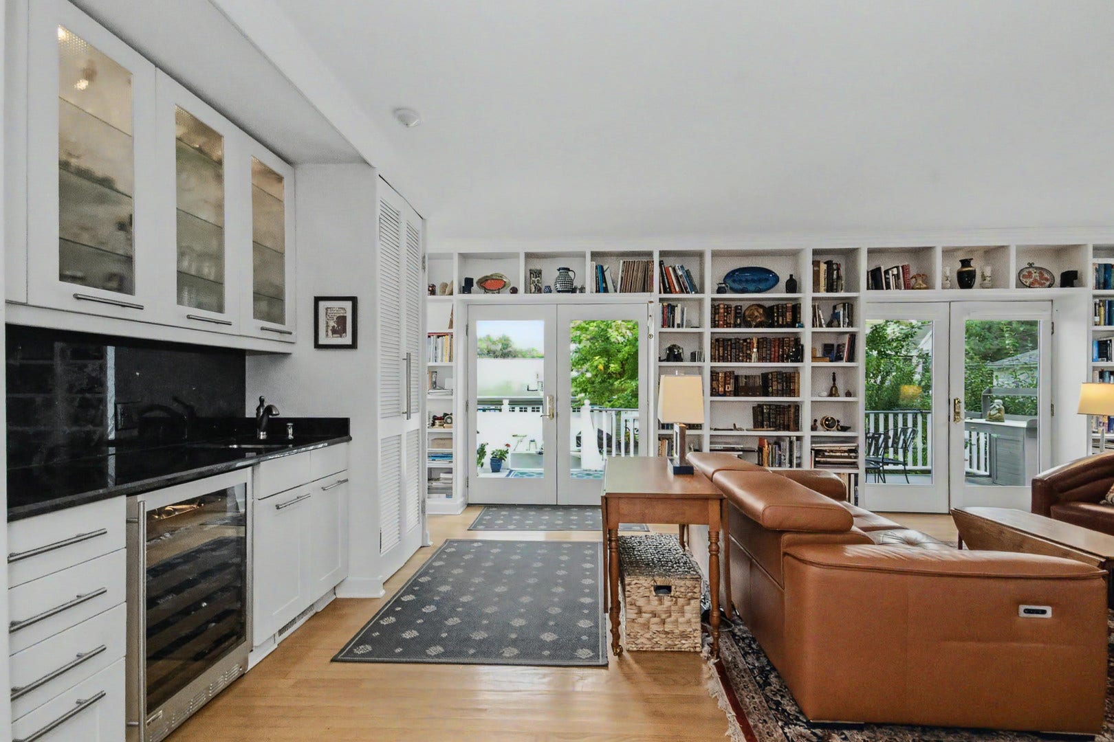 Family Room, Wet Bar