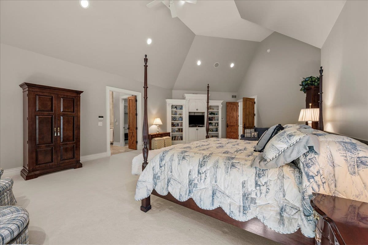 33W551 Hub Road, Wayne, IL 60184