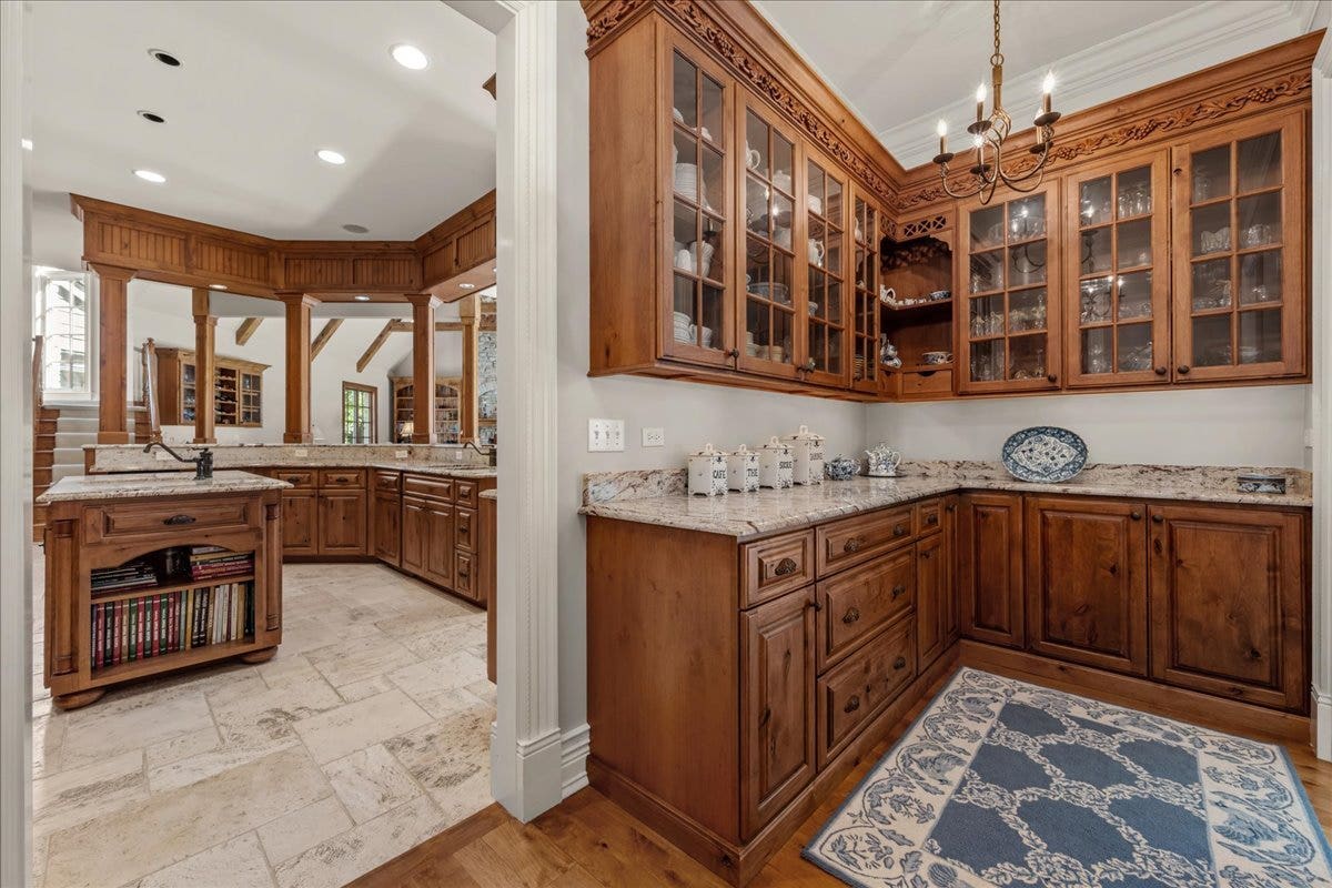 33W551 Hub Road, Wayne, IL 60184