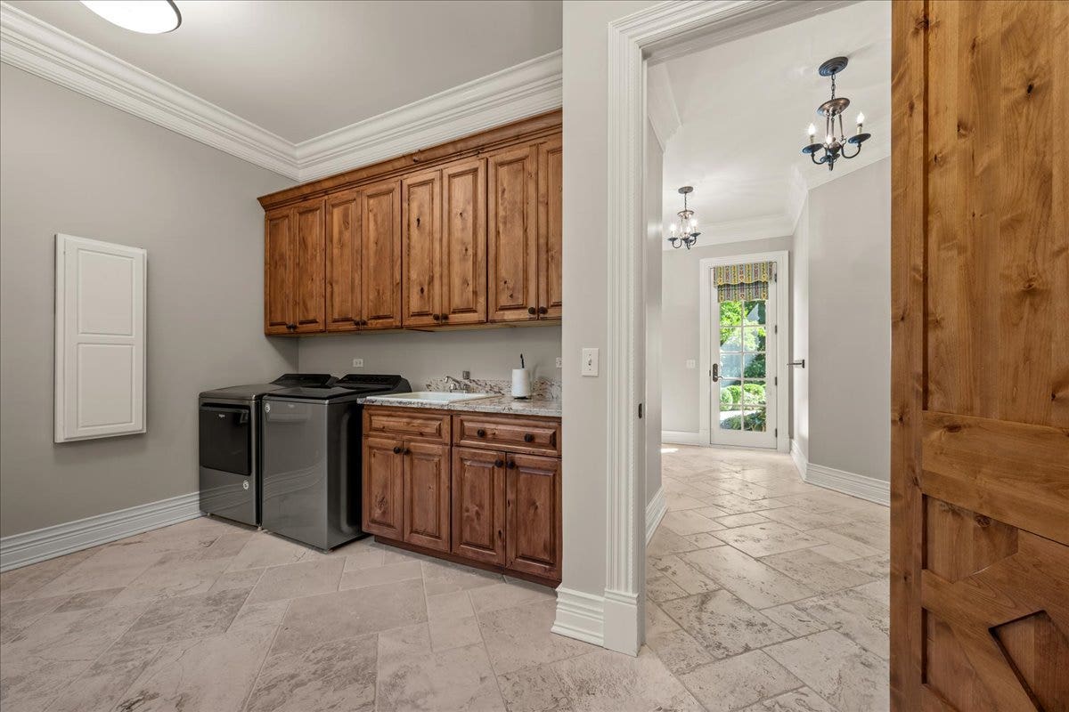 1ST FLOOR LAUNDRY ROOM