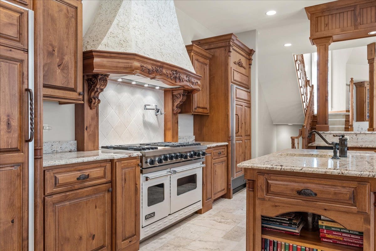 33W551 Hub Road, Wayne, IL 60184