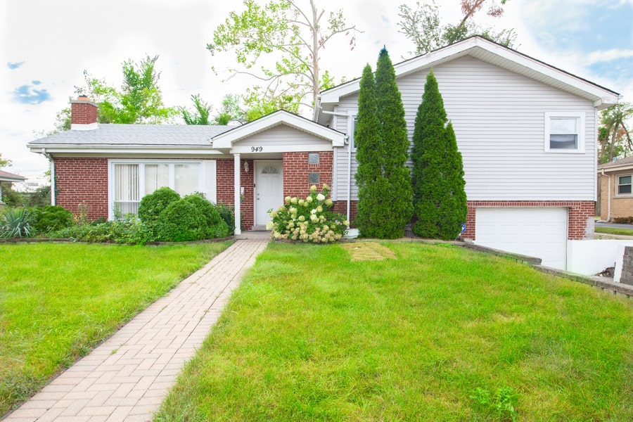 Property photo for 949 Braemar Road, Flossmoor, IL