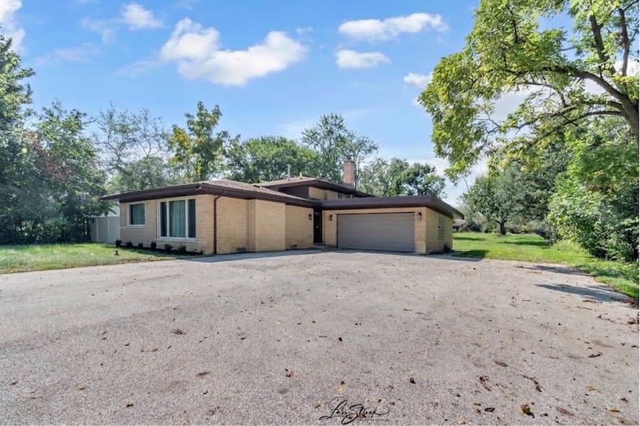 Property photo for 19232 Kedzie Avenue, Flossmoor, IL