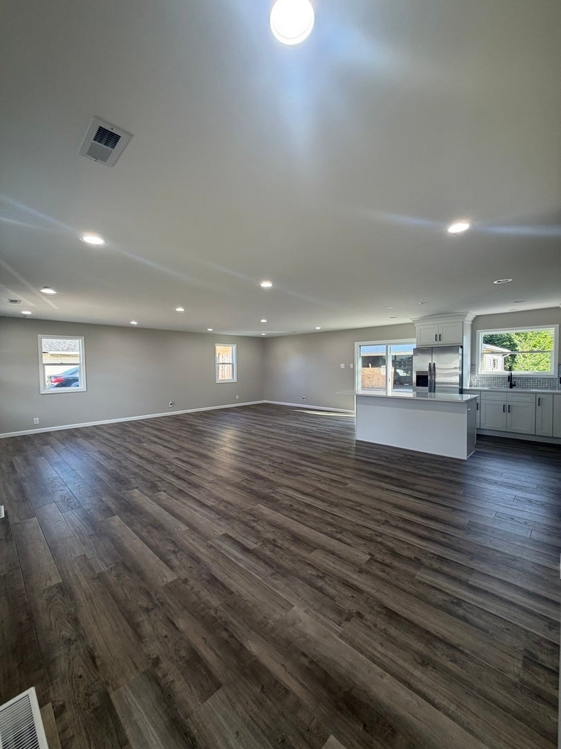 547 Redwood Road, Bolingbrook, IL 60440 547 Redwood Road, Bolingbrook, IL 60440