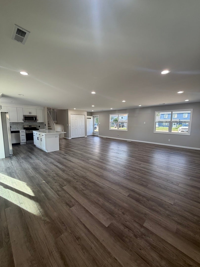 547 Redwood Road, Bolingbrook, IL 60440 547 Redwood Road, Bolingbrook, IL 60440