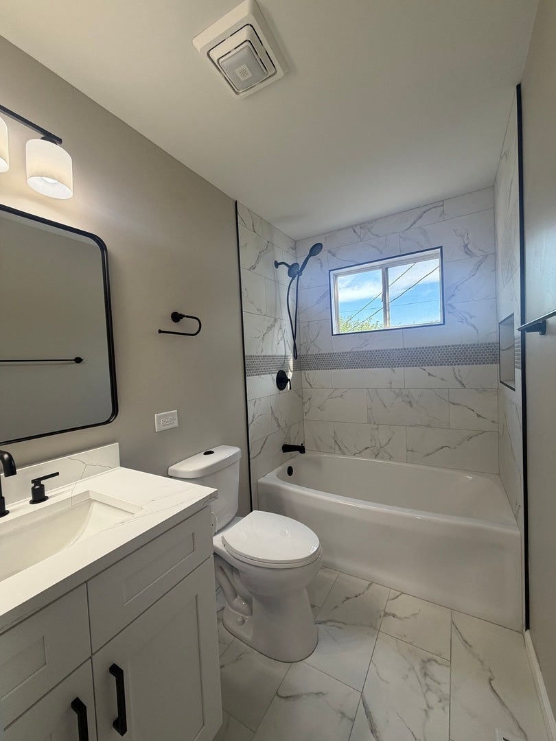 547 Redwood Road, Bolingbrook, IL 60440 547 Redwood Road, Bolingbrook, IL 60440