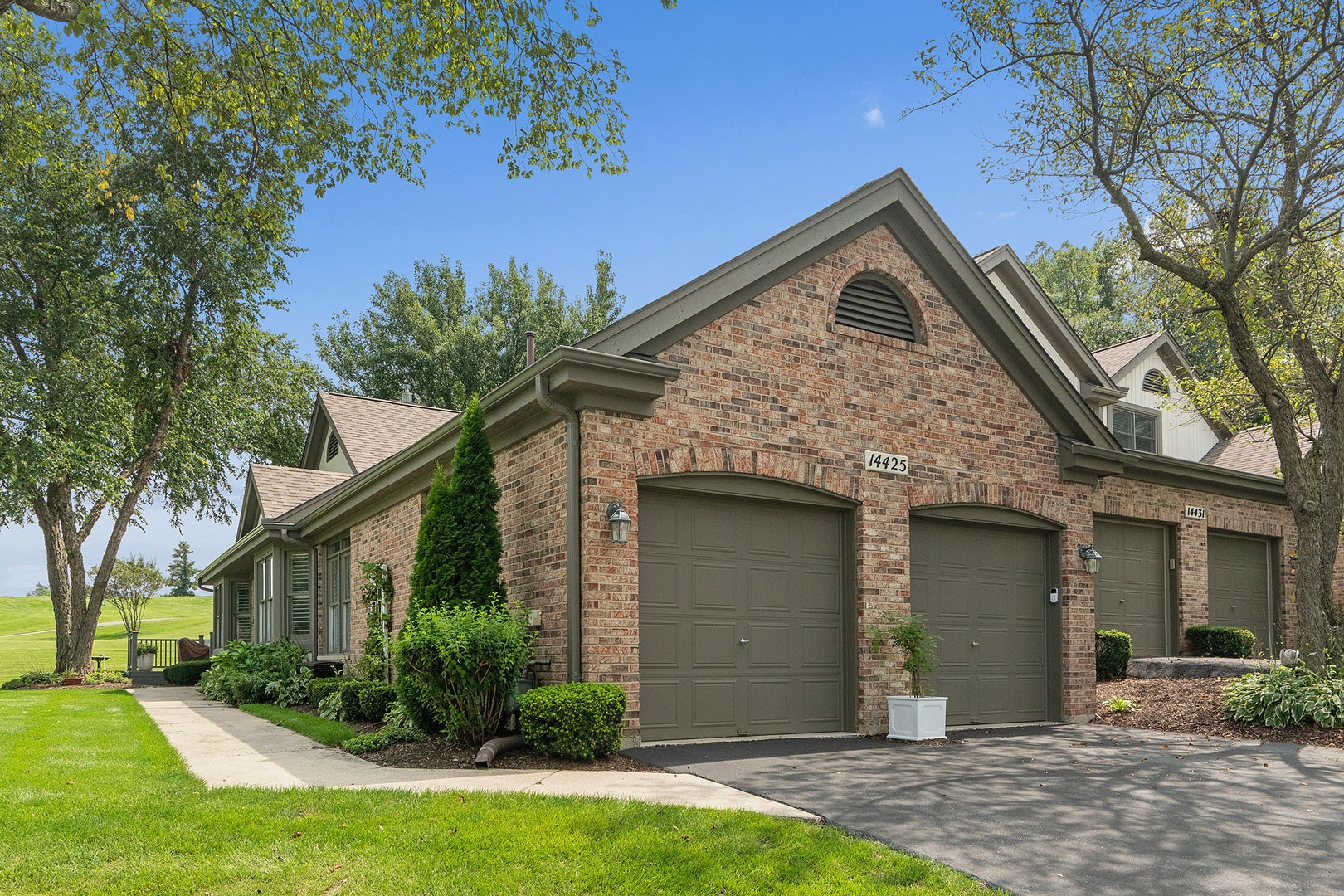 14425 Lake Ridge Road, Orland Park, IL 60462
