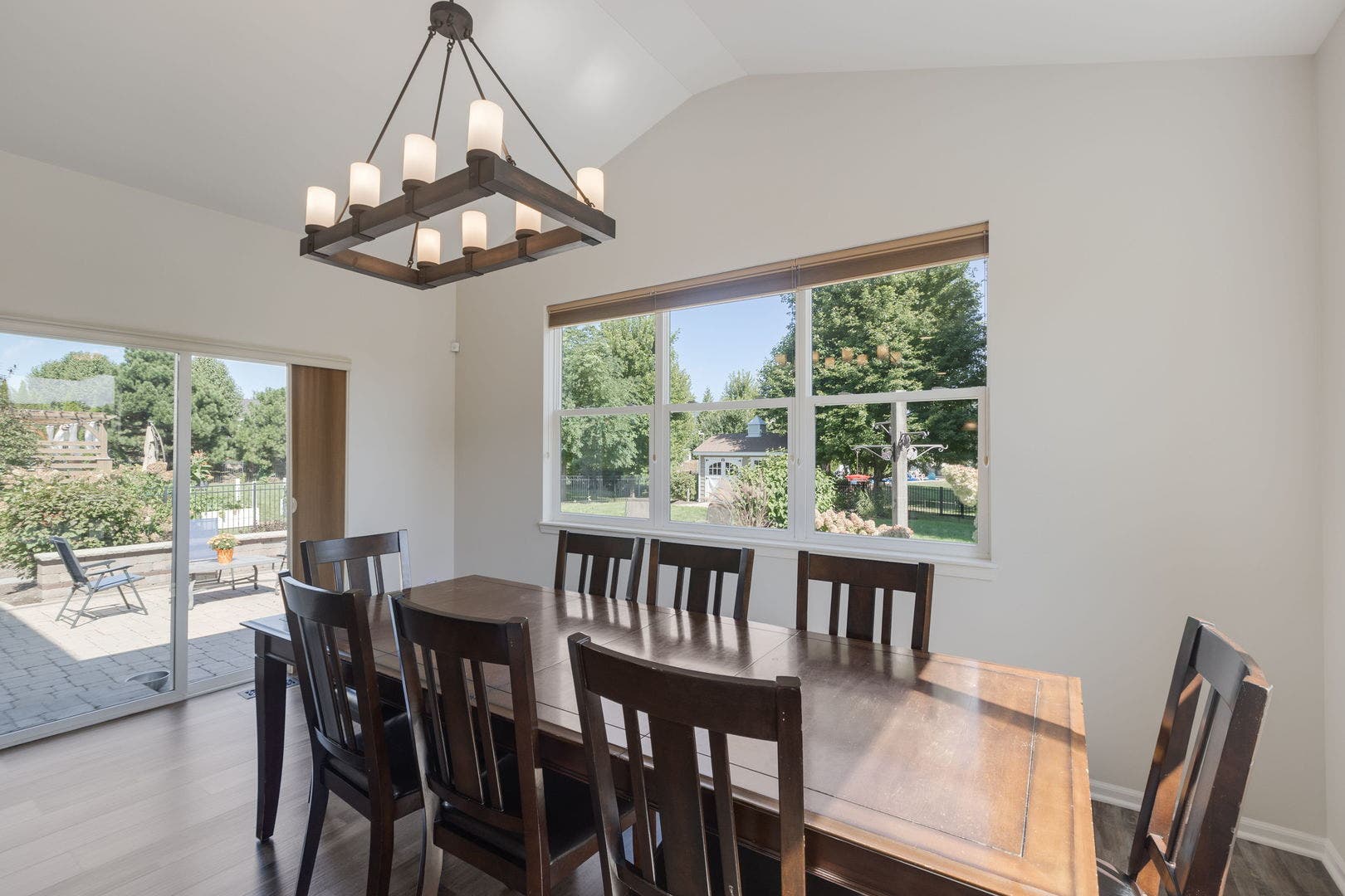422 W Amberside Drive, Elgin, IL 60124 422 W Amberside Drive, Elgin, IL 60124