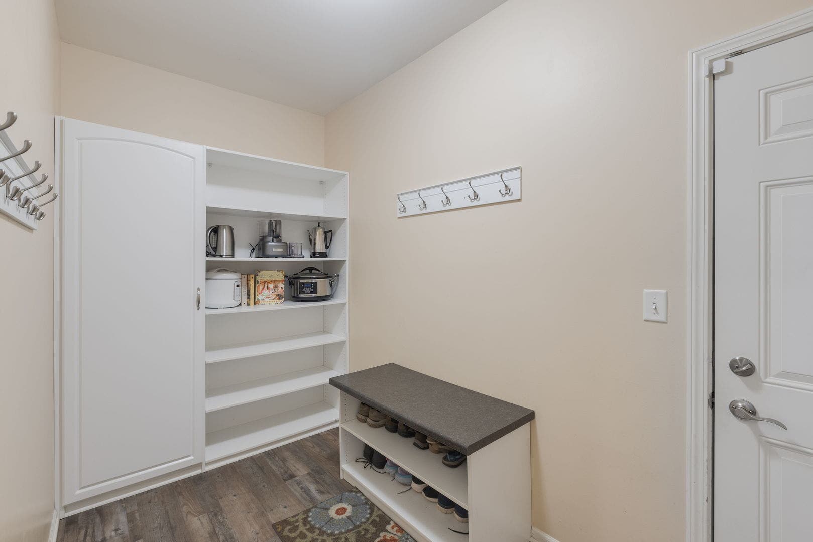 422 W Amberside Drive, Elgin, IL 60124 422 W Amberside Drive, Elgin, IL 60124