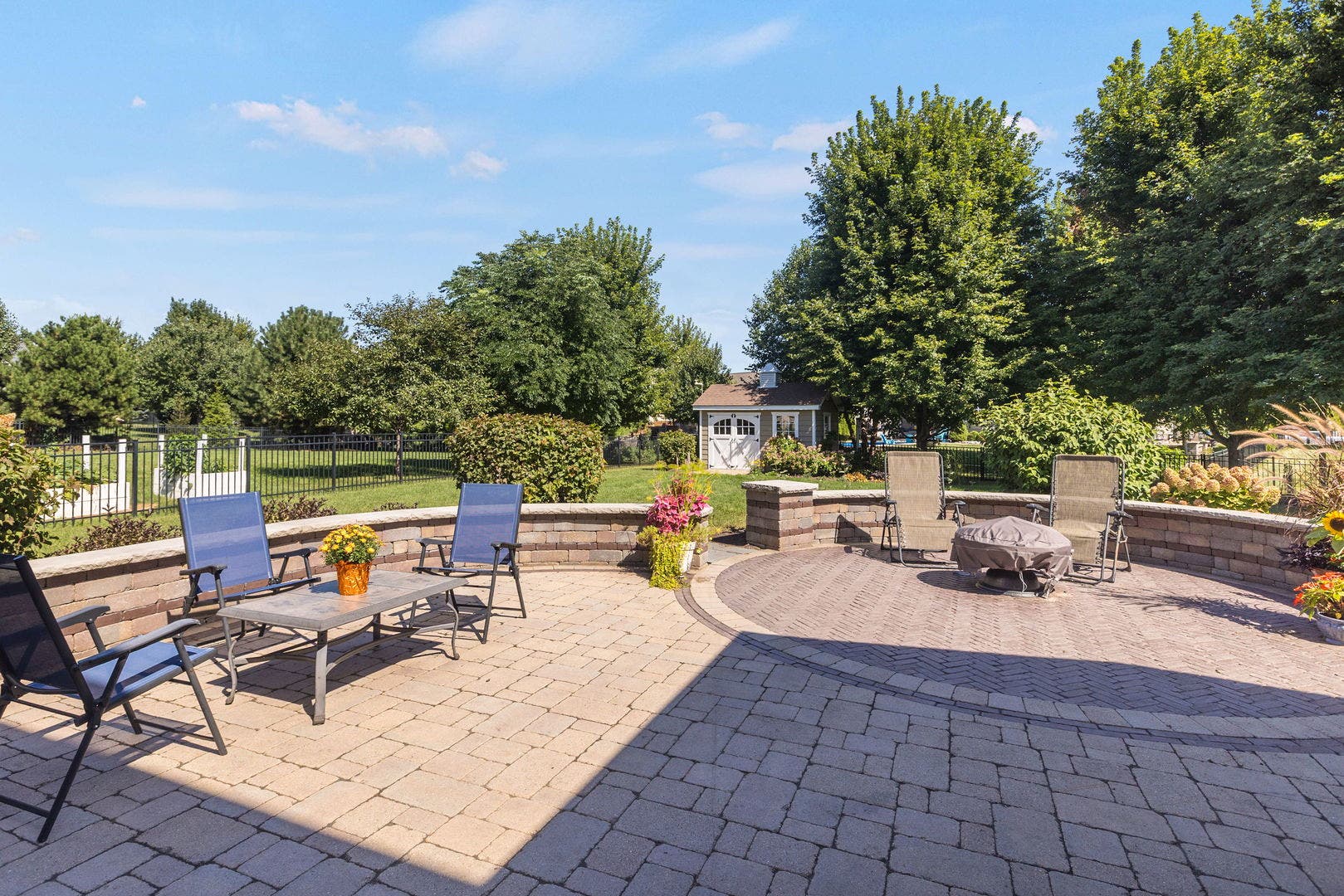 422 W Amberside Drive, Elgin, IL 60124 422 W Amberside Drive, Elgin, IL 60124