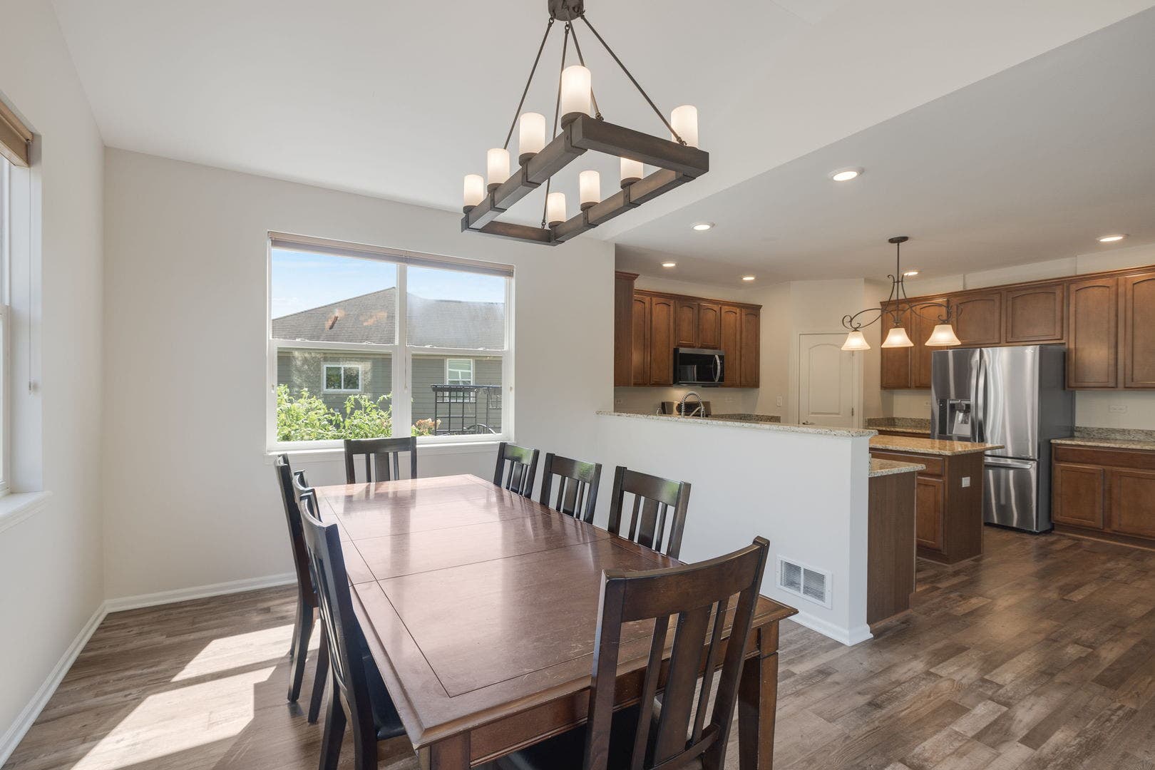 422 W Amberside Drive, Elgin, IL 60124 422 W Amberside Drive, Elgin, IL 60124
