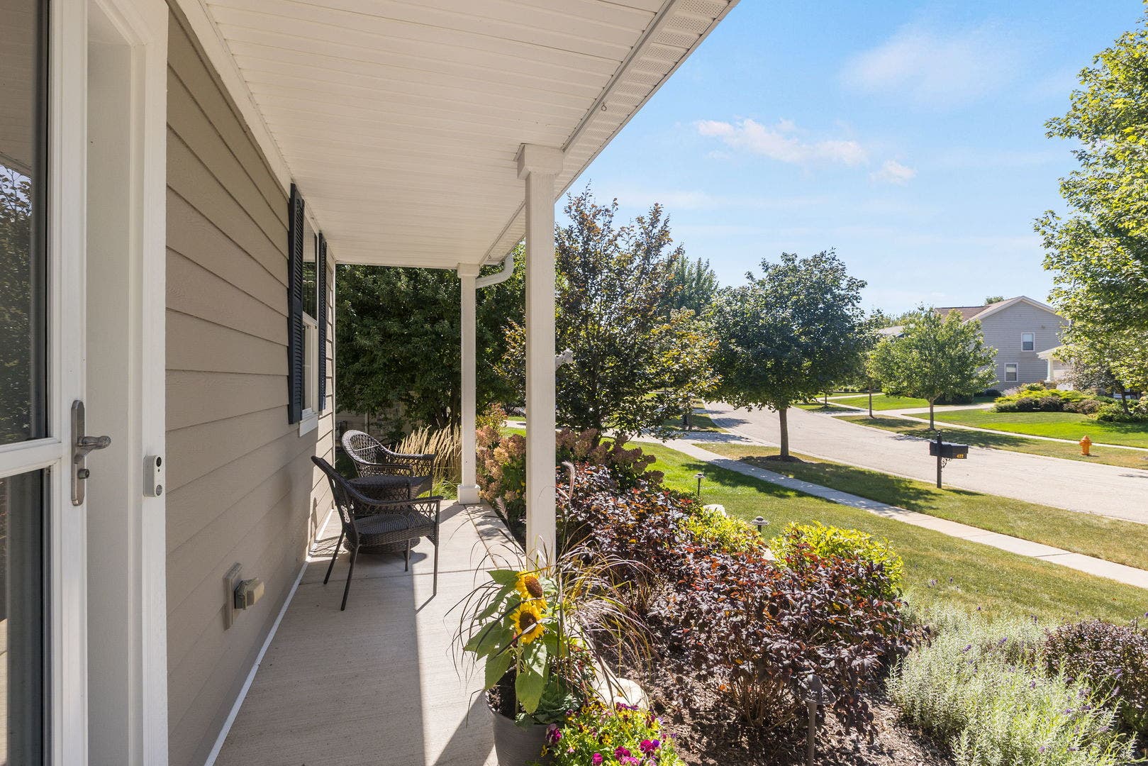 422 W Amberside Drive, Elgin, IL 60124 422 W Amberside Drive, Elgin, IL 60124