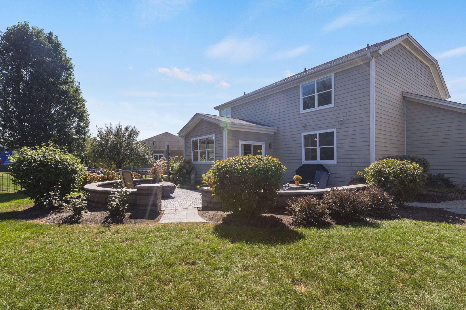 422 W Amberside Drive, Elgin, IL 60124 422 W Amberside Drive, Elgin, IL 60124